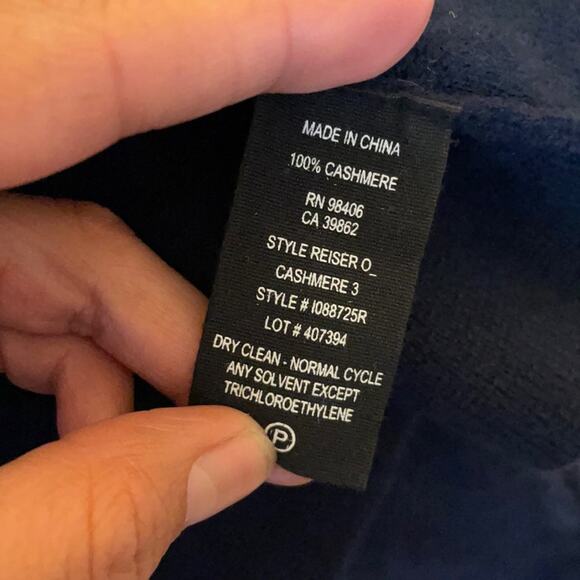 Theory Women’s V-Neck Cashmere Pullover – Sophisticated & Lightweight - Picture 7 of 10